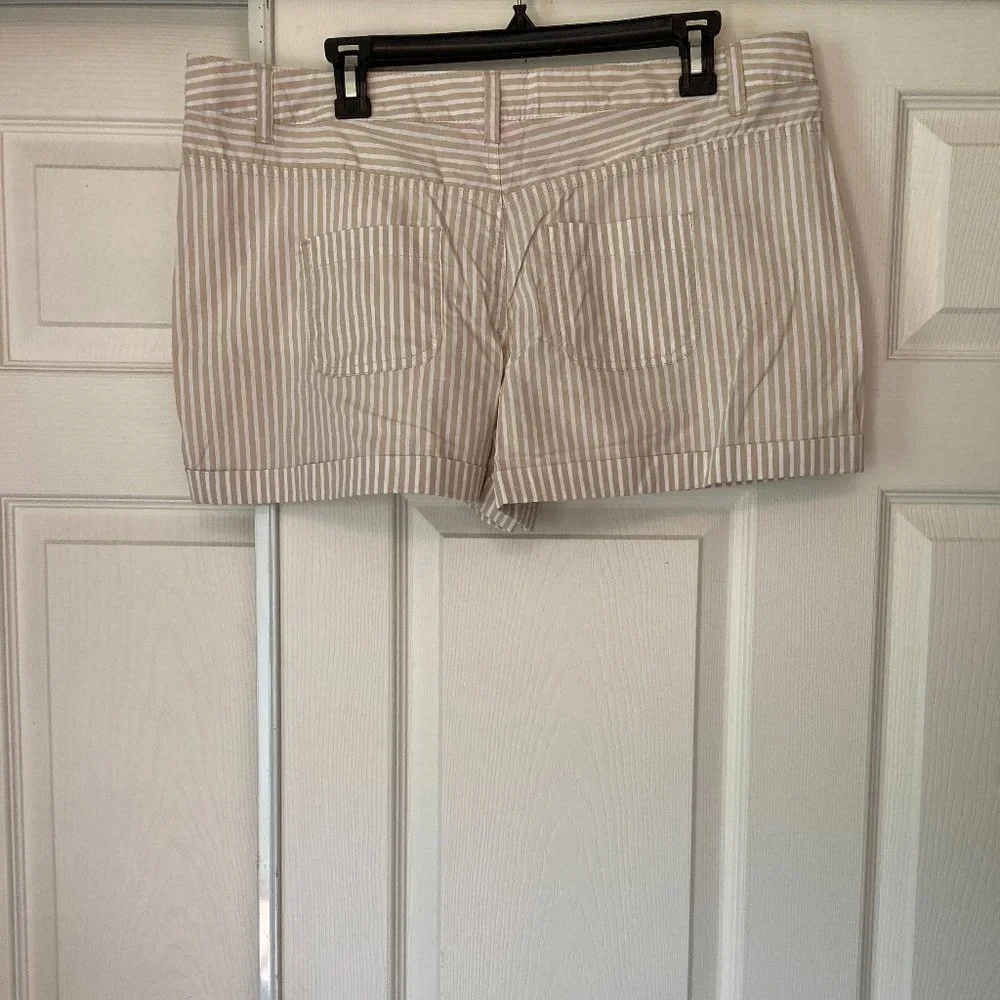 NWT Mix & Co Womens Khaki White Beige Stripe woven short Stretch Pockets Size L - Picture 2 of 7